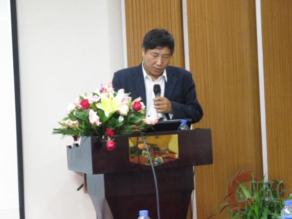 上海易初莲花连锁超市有限公司清洁部总经理韦宏明进行讲解