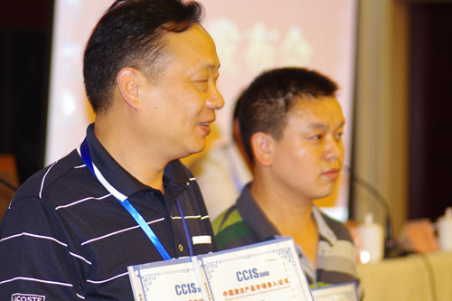 首批市场准入资质证书获得者：江西克埃姆公司和长沙卡汇伦公司领取证书