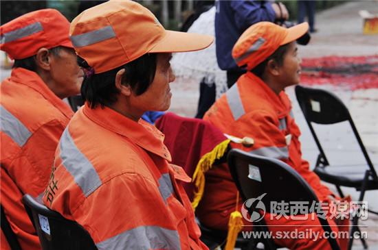 西安：浐灞生态区一“爱心驿站”喊环卫工人来歇脚