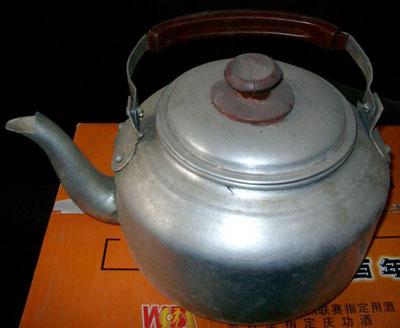 饮水机长期不清洗 你喝的水可能比马桶里还脏？