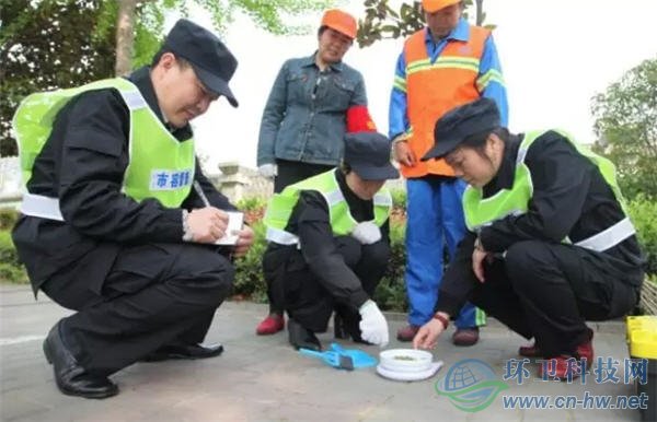 市容督查员在管辖路面考核监督